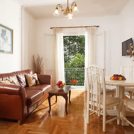 Apartment Cozy With A Vintage Touch In Kolonaki Area. Athens