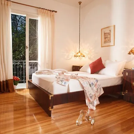 Apartment Cozy With A Vintage Touch In Kolonaki Area. Athens