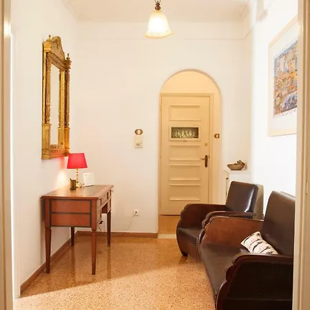 Cozy With A Vintage Touch In Kolonaki Area. Appartamento *